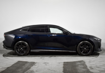 Подержанный автомобиль Changan UNI-V 2023 года (4 фото)