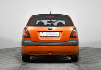 Подержанный автомобиль Kia Rio Hatchback 2006 года (6 фото)