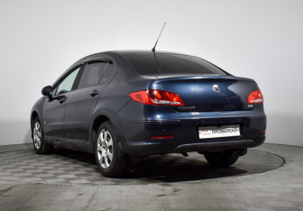 Подержанный автомобиль Peugeot 408 2015 года (7 фото)