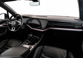 Подержанный автомобиль Volkswagen Touareg 2019 года (12 фото)