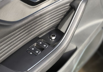 Подержанный автомобиль Hongqi HS5 2024 года (17 фото)