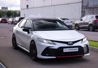 Подержанный автомобиль Toyota Camry Sedan 2021 года (5 фото)