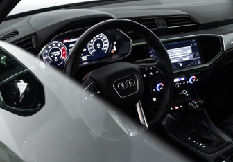 Подержанный автомобиль Audi Q3 2021 года (23 фото)