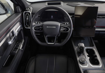 Подержанный автомобиль Jaecoo J7 2024 года (10 фото)