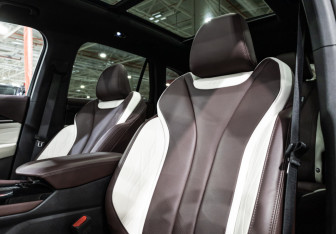 Подержанный автомобиль Geely Monjaro 2023 года (16 фото)