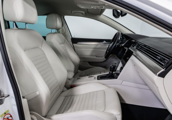 Подержанный автомобиль Volkswagen Passat Wagon 2019 года (22 фото)