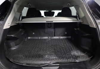 Подержанный автомобиль Nissan X-Trail 2017 года (24 фото)