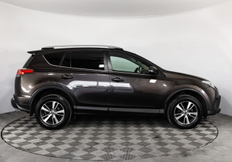 Подержанный автомобиль Toyota RAV4 2019 года (4 фото)