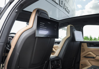 Подержанный автомобиль Porsche Cayenne 2025 года (31 фото)