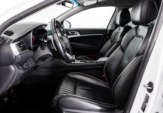 Подержанный автомобиль Genesis G70 2019 года (21 фото)