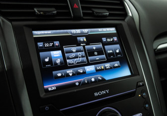 Подержанный автомобиль Ford Mondeo Sedan 2014 года (16 фото)