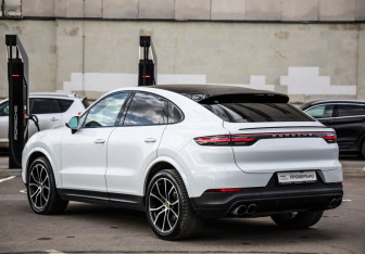 Подержанный автомобиль Porsche Cayenne 2020 года (9 фото)