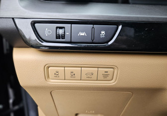 Подержанный автомобиль Kia Carnival 2020 года (17 фото)