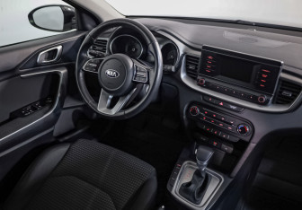 Подержанный автомобиль Kia Ceed Hatchback 2020 года (8 фото)