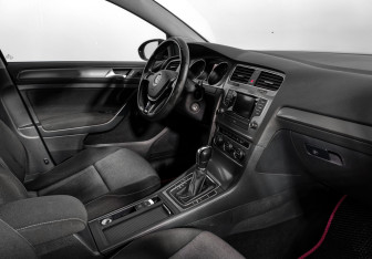 Подержанный автомобиль Volkswagen Golf Hatchback 2014 года (14 фото)