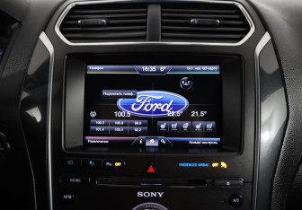 Подержанный автомобиль Ford Explorer 2015 года (14 фото)
