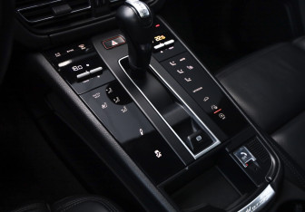 Подержанный автомобиль Porsche Macan 2021 года (16 фото)