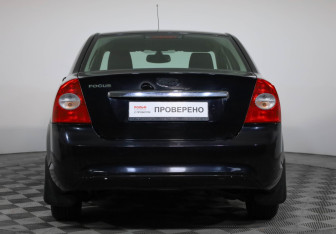 Подержанный автомобиль Ford Focus Sedan 2009 года (6 фото)