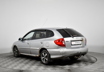 Подержанный автомобиль Kia Rio Wagon 2005 года (8 фото)