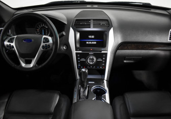 Подержанный автомобиль Ford Explorer 2014 года (14 фото)