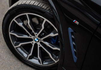 Подержанный автомобиль BMW X4 2020 года (11 фото)