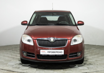 Подержанный автомобиль Skoda Fabia Hatchback 2008 года (2 фото)