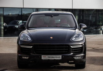 Подержанный автомобиль Porsche Cayenne 2014 года (3 фото)