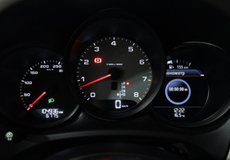 Подержанный автомобиль Porsche Macan 2016 года (12 фото)