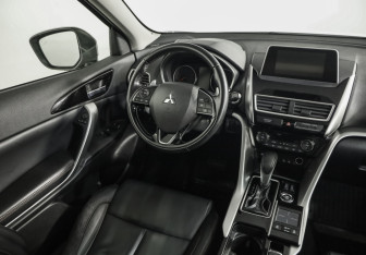 Подержанный автомобиль Mitsubishi Eclipse Cross 2018 года (9 фото)