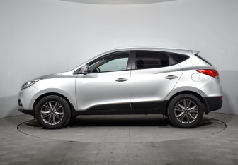 Подержанный автомобиль Hyundai ix35 2013 года (8 фото)