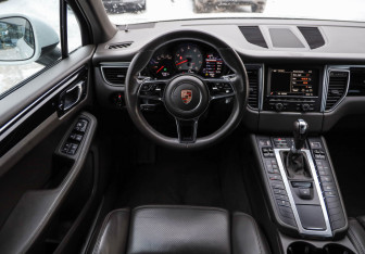 Подержанный автомобиль Porsche Macan 2015 года (13 фото)