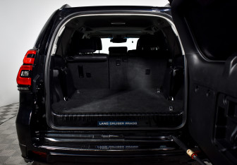 Подержанный автомобиль Toyota Land Cruiser Prado 2019 года (27 фото)
