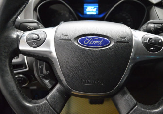 Подержанный автомобиль Ford Focus Hatchback 2013 года (15 фото)