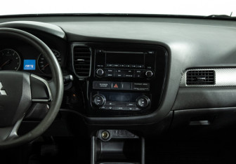 Подержанный автомобиль Mitsubishi Outlander 2013 года (16 фото)