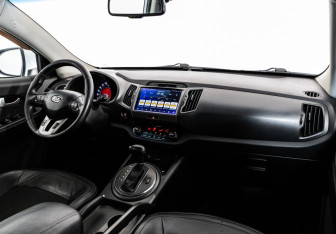 Подержанный автомобиль Kia Sportage 2011 года (9 фото)