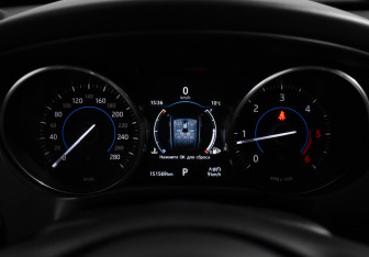 Подержанный автомобиль Jaguar F-Pace 2016 года (22 фото)