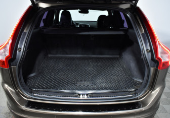 Подержанный автомобиль Volvo XC60 2017 года (19 фото)