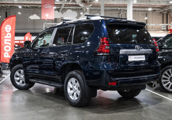 Подержанный автомобиль Toyota Land Cruiser Prado 2018 года (9 фото)