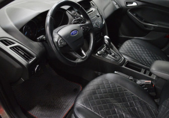 Подержанный автомобиль Ford Focus Hatchback 2018 года (10 фото)