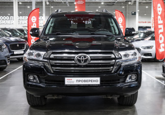Подержанный автомобиль Toyota Land Cruiser Suv 2018 года (3 фото)