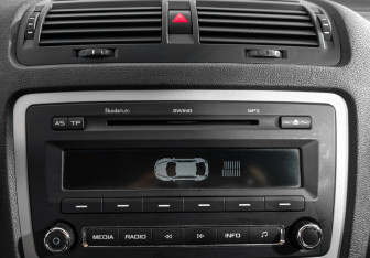 Подержанный автомобиль Skoda Octavia Liftback 2011 года (17 фото)