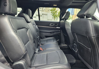 Подержанный автомобиль Ford Explorer 2018 года (11 фото)