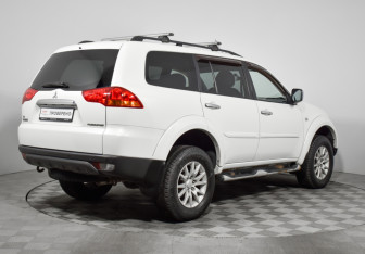Подержанный автомобиль Mitsubishi Pajero Sport 2011 года (5 фото)