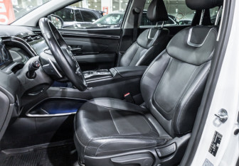 Подержанный автомобиль Hyundai Tucson 2022 года (16 фото)