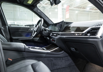 Подержанный автомобиль BMW X7 2023 года (23 фото)