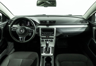 Подержанный автомобиль Volkswagen Passat Wagon 2012 года (13 фото)