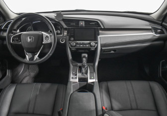 Подержанный автомобиль Honda Civic Sedan 2020 года (13 фото)