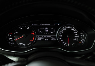 Подержанный автомобиль Audi A4 Wagon 2018 года (12 фото)