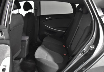 Подержанный автомобиль Hyundai Solaris Hatchback 2011 года (12 фото)