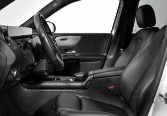 Подержанный автомобиль Mercedes-Benz GLB 2020 года (12 фото)